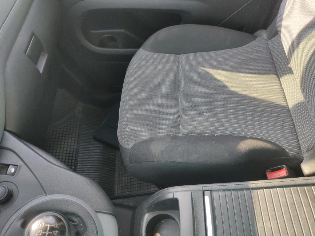 
								PEUGEOT Partner completo									