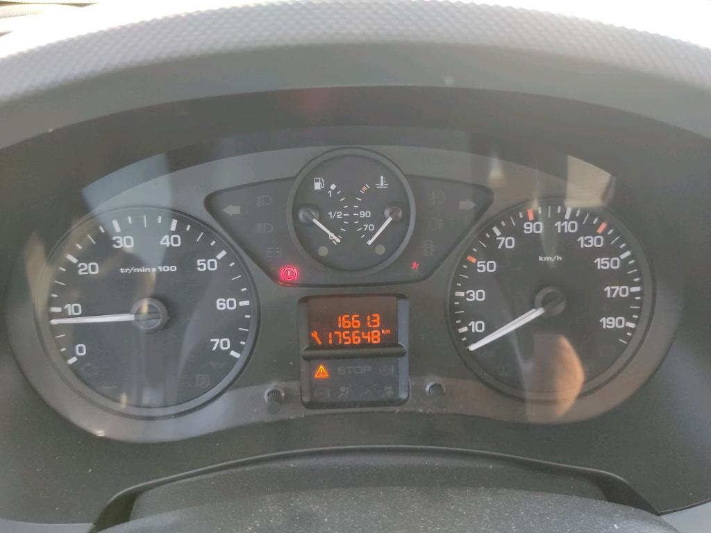 
								PEUGEOT Partner completo									