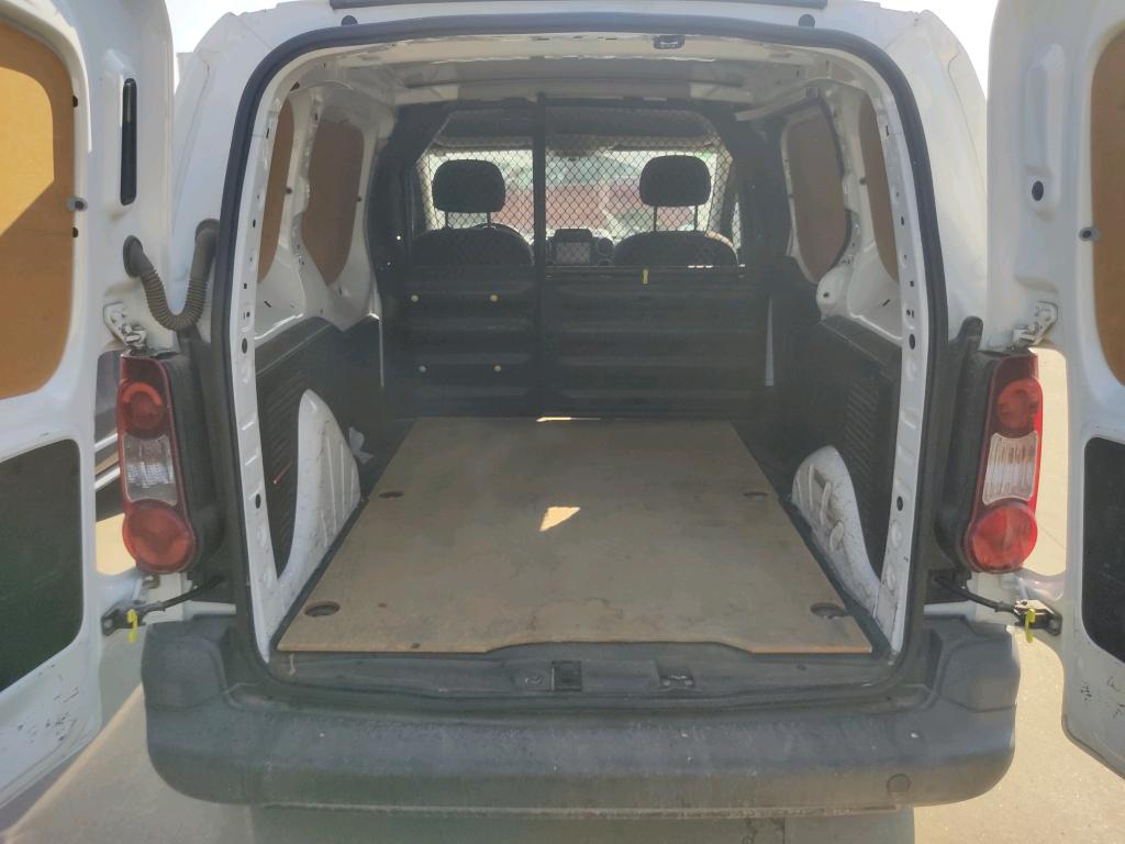 
								PEUGEOT Partner completo									