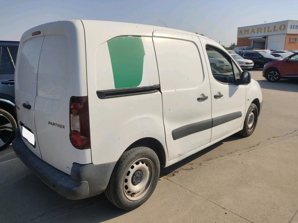 
								PEUGEOT Partner completo									