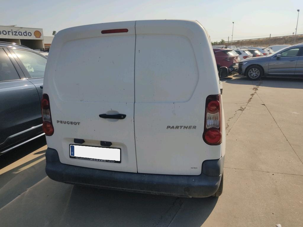 
								PEUGEOT Partner completo									
